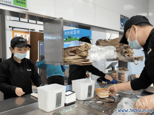 ▲外婆家只作念外卖的“卫星店”，面积更小，店型愈加活泼。（影相：张培松）
